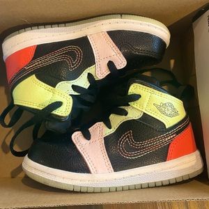 LIKE NEW! Jordan 1 Mid Toddler 7C